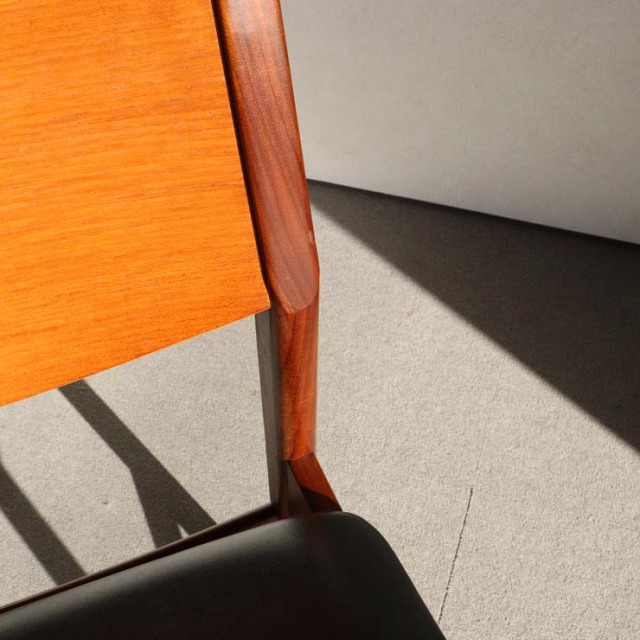 チーク材の英国ヴィンテージのダイニングチェア