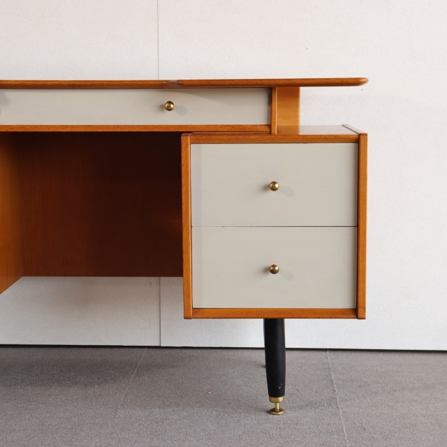 ジープランG-PLANのデスク