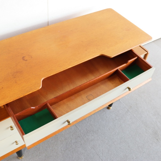 ジープランG-PLANのデスク