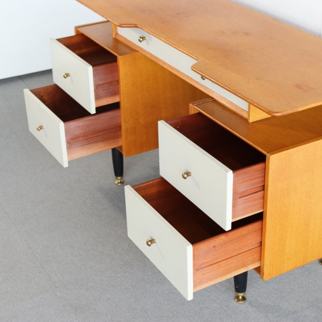 ジープランG-PLANのデスク