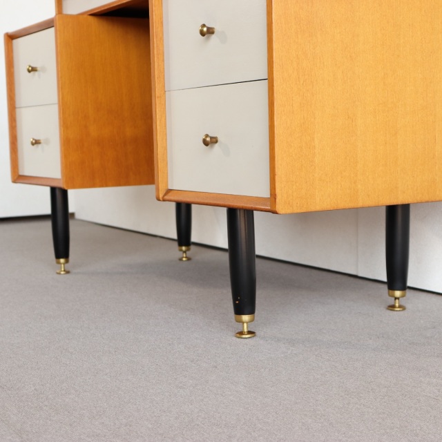 ジープランG-PLANのデスク