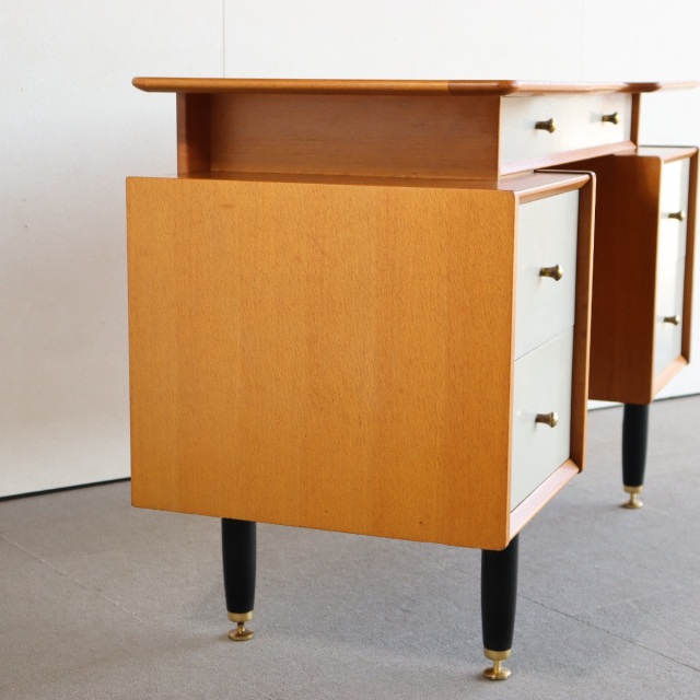 ジープランG-PLANのデスク