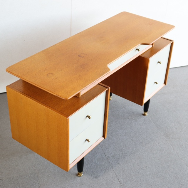 ジープランG-PLANのデスク