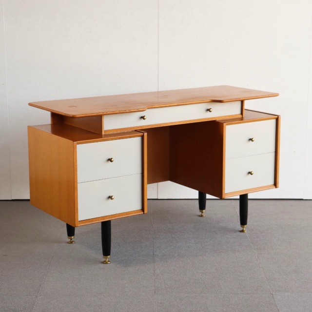 ジープランG-PLANのデスク