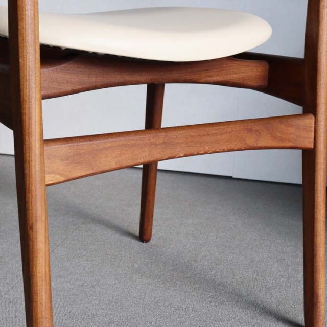 椅椅椅子子子いい、いすぅ～！ エリック・バッハERIK BUCHのダイニング