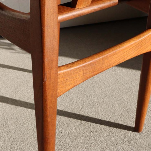 椅椅椅子子子いい、いすぅ～！ エリオッツ・オブ・ニューベリーELLIOTS