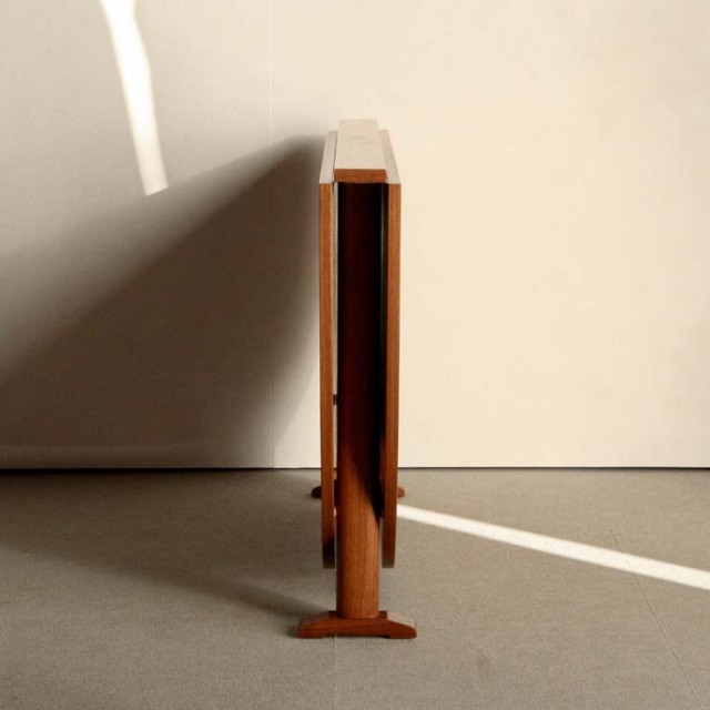 チーク材の英国ヴィンテージの折りたたみダイニングテーブル