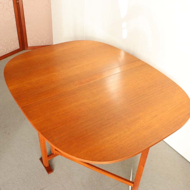 チーク材の英国ヴィンテージの折りたたみダイニングテーブル