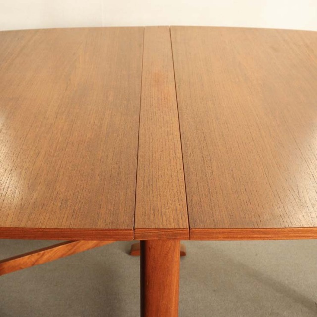 チーク材の英国ヴィンテージの折りたたみダイニングテーブル