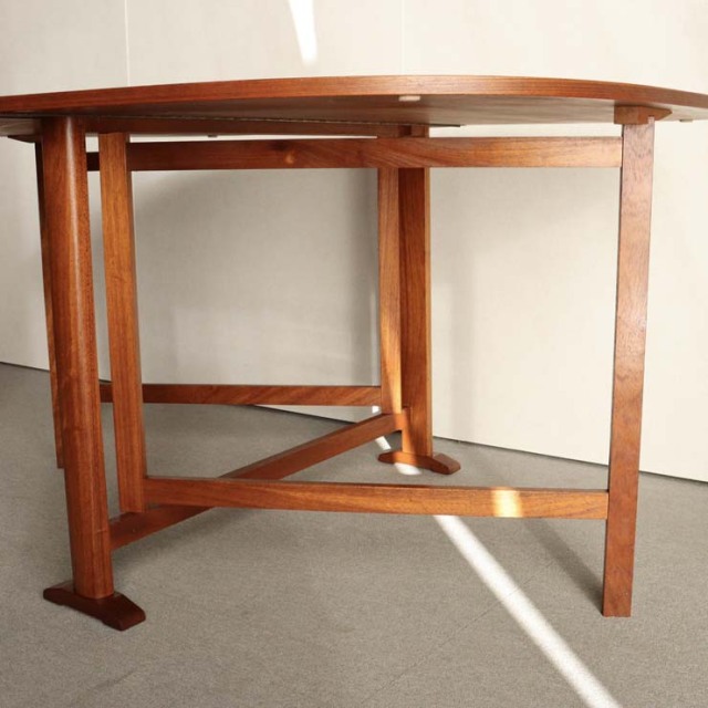 チーク材の英国ヴィンテージの折りたたみダイニングテーブル