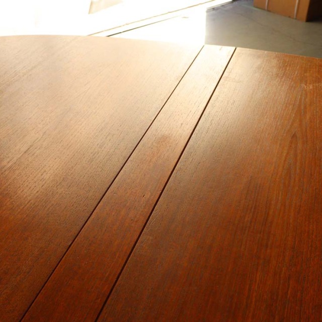 チーク材の英国ヴィンテージの折りたたみダイニングテーブル