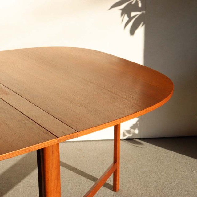 チーク材の英国ヴィンテージの折りたたみダイニングテーブル