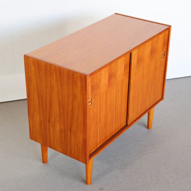 送料込み】【ザ】デンマーク製ヴィンテージキャビネット 商品番号30007