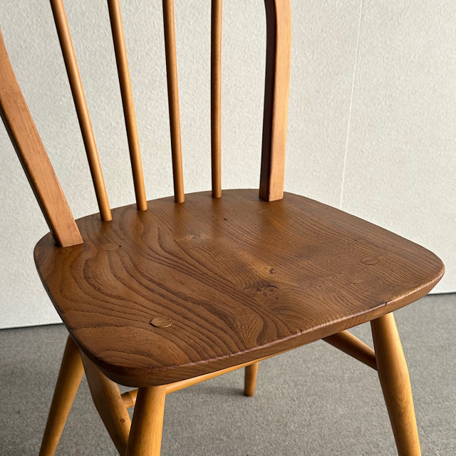 アーコールの椅子