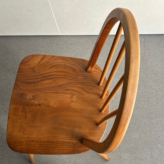 アーコールの椅子