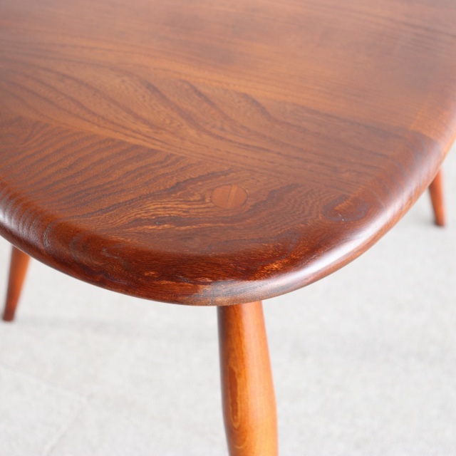 アーコールのコーヒーテーブル