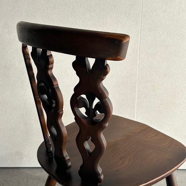 アーコールの椅子