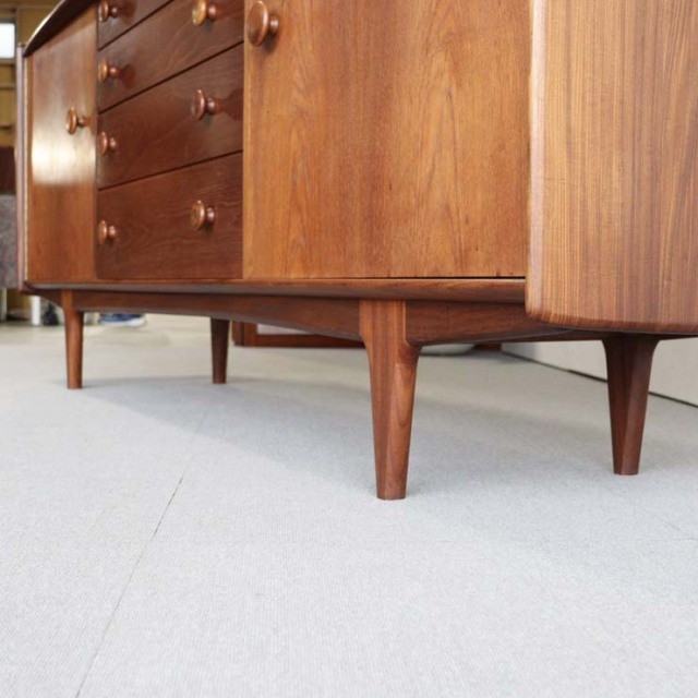 Youngerヤンガー製ヴィンテージのサイドボード
