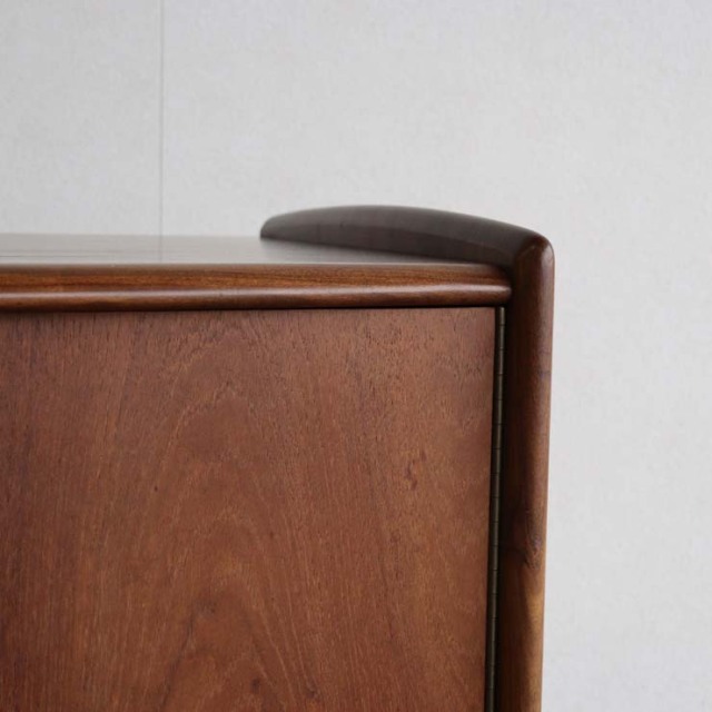 Youngerヤンガー製ヴィンテージのサイドボード
