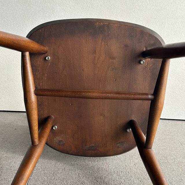 アーコールの椅子