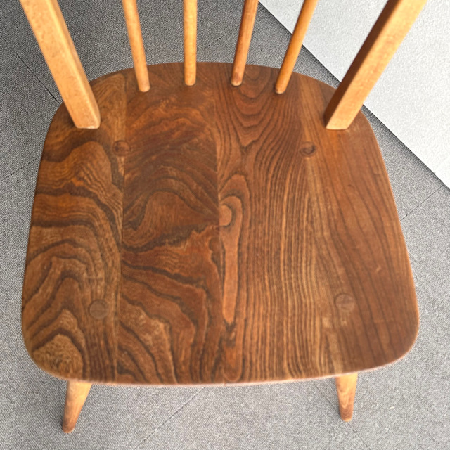 アーコールの椅子