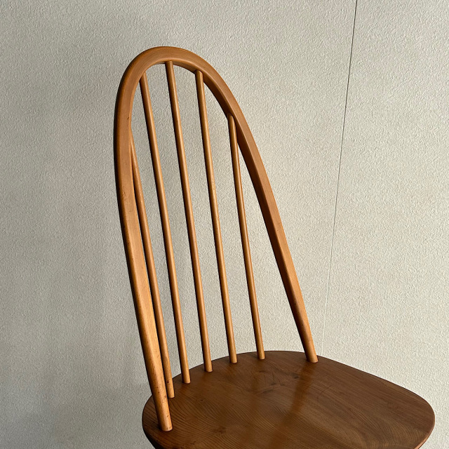 アーコールの椅子