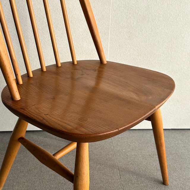 アーコールの椅子