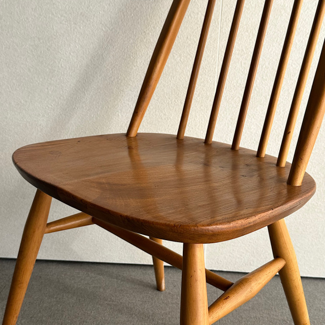 アーコールの椅子