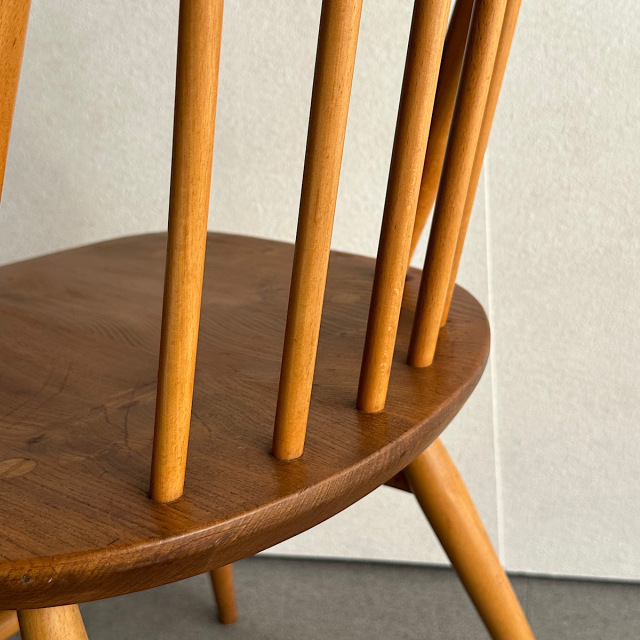 アーコールの椅子