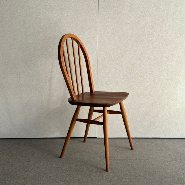 アーコールの椅子