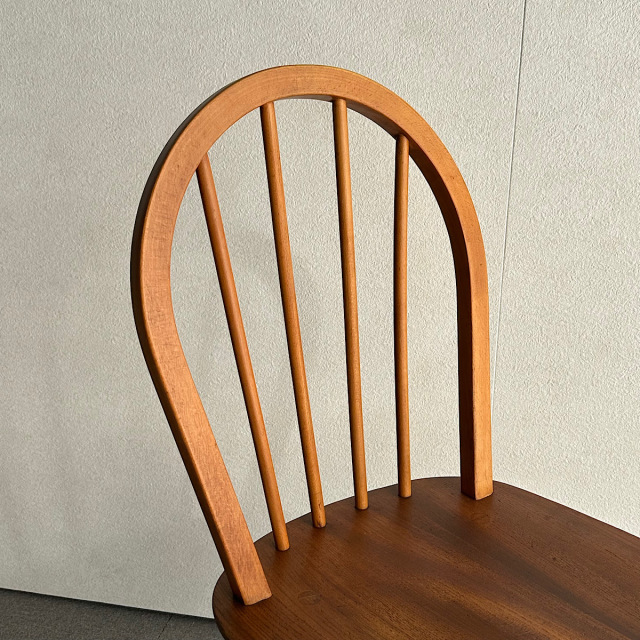 アーコールの椅子