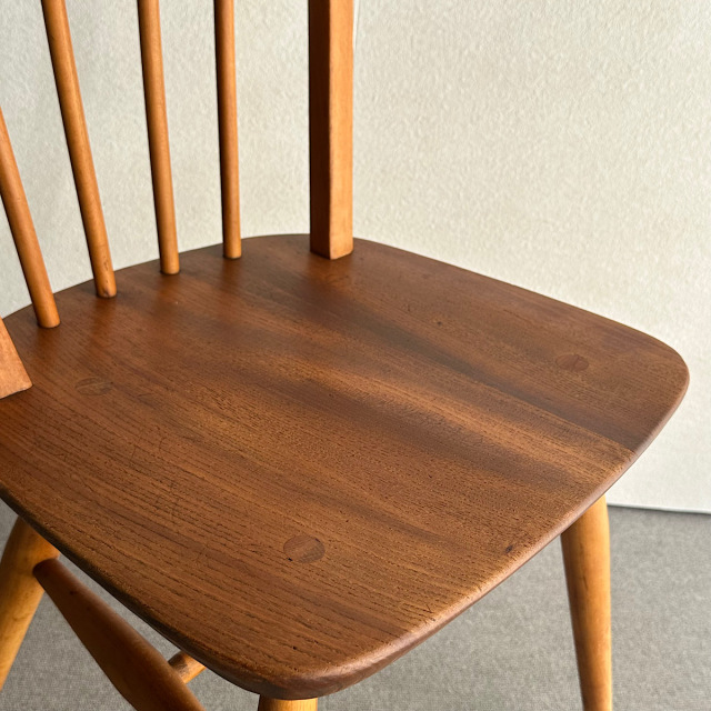 アーコールの椅子