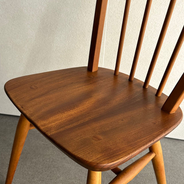 アーコールの椅子