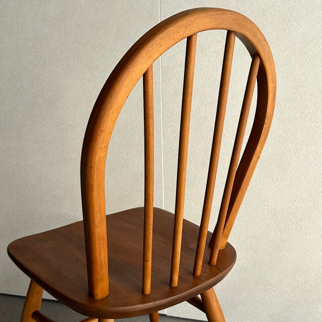 アーコールの椅子