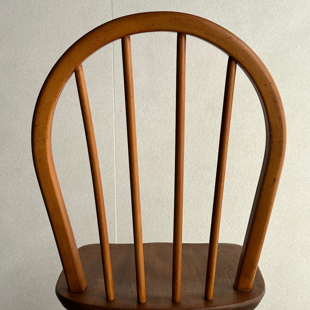 アーコールの椅子