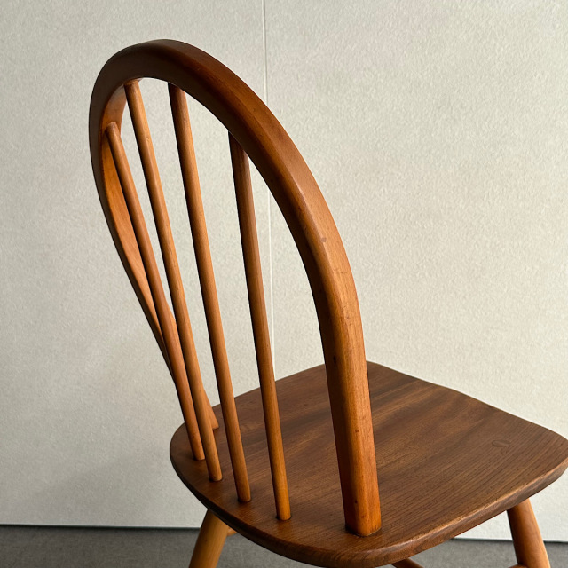 アーコールの椅子