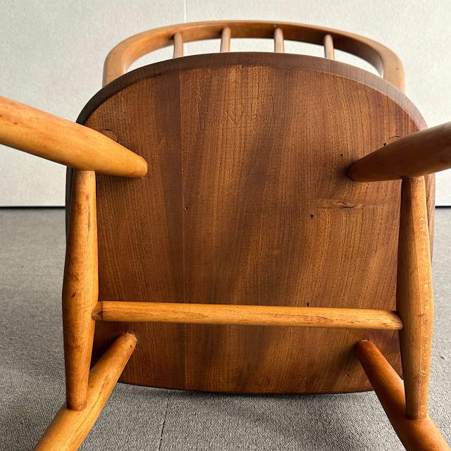 アーコールの椅子