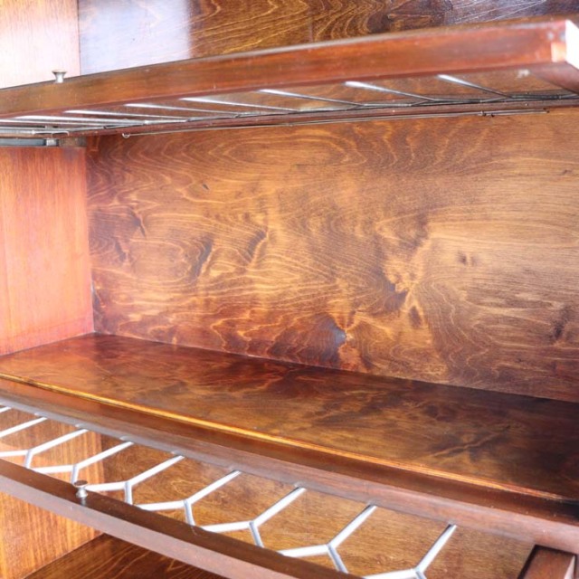 100年前、どんな知識が詰め込まれていたのか。本棚の名作