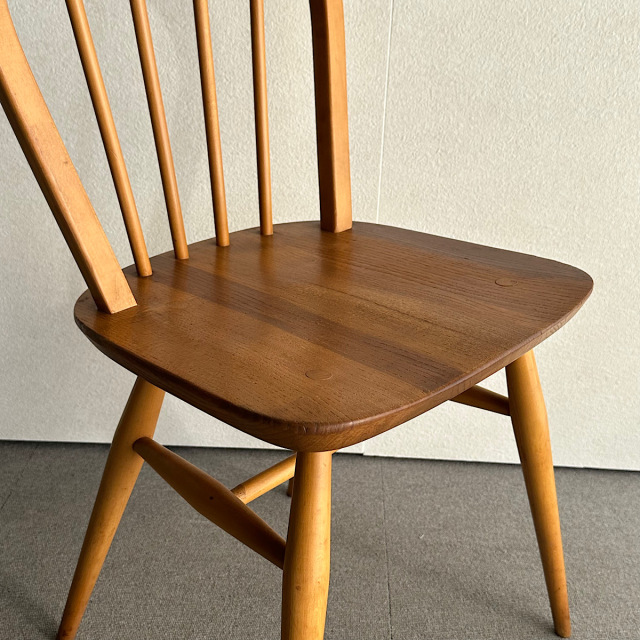 アーコールの椅子