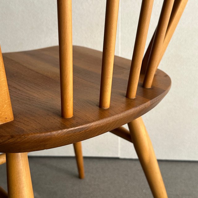 アーコールの椅子