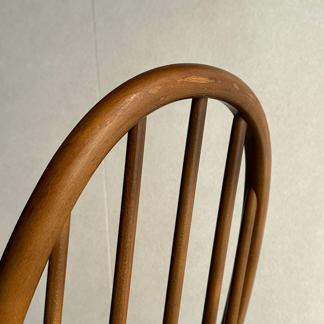 アーコールの椅子