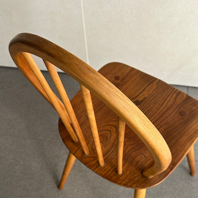 アーコールの椅子