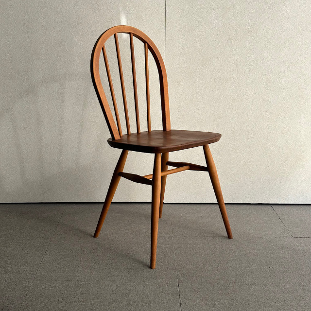 アーコールの椅子