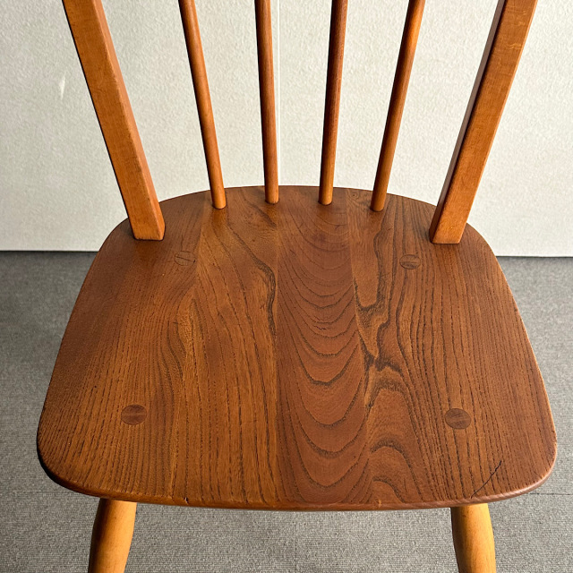 アーコールの椅子