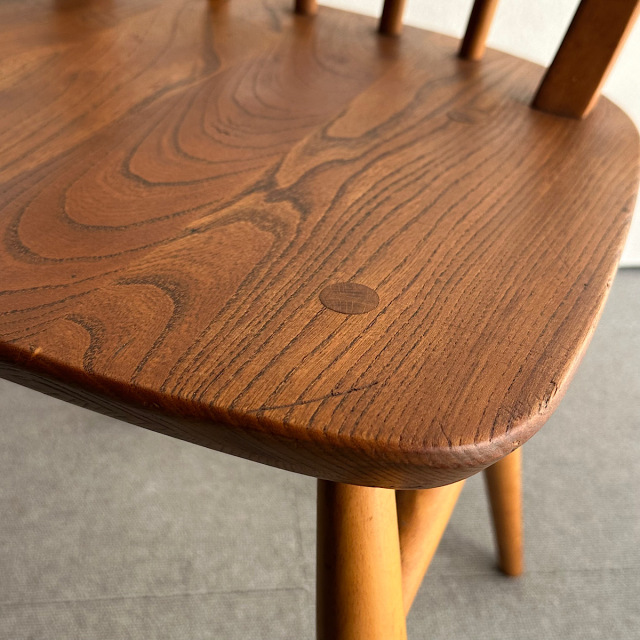 アーコールの椅子