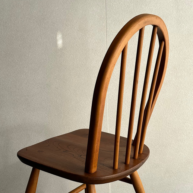 アーコールの椅子