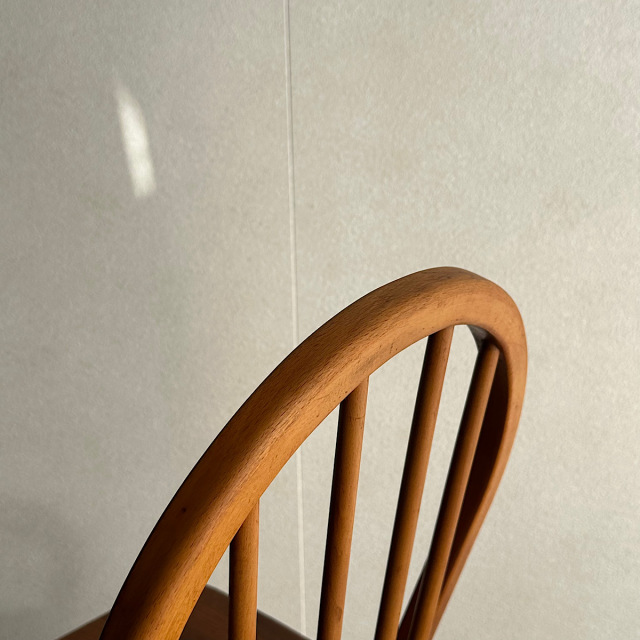 アーコールの椅子