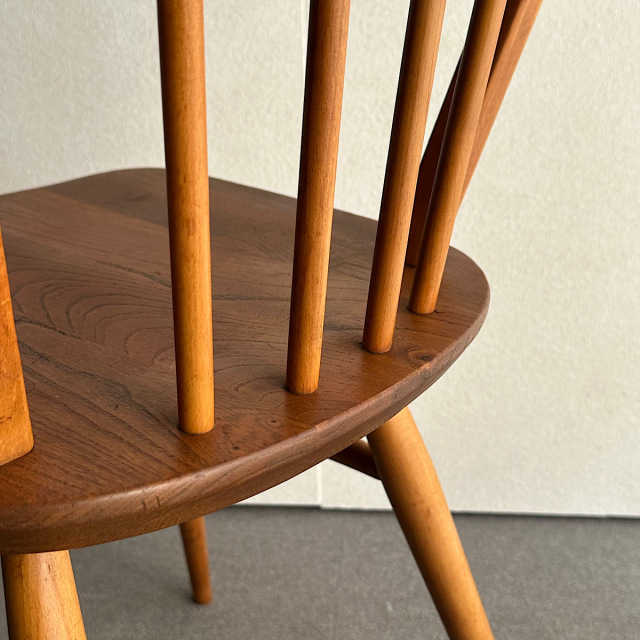 アーコールの椅子