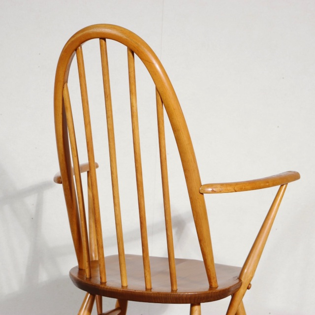 アーコールERCOLアームチェア。 木目が豊かに映える北欧ヴィンテージ。穏やかな存在感。