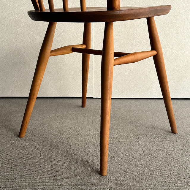 アーコールの椅子